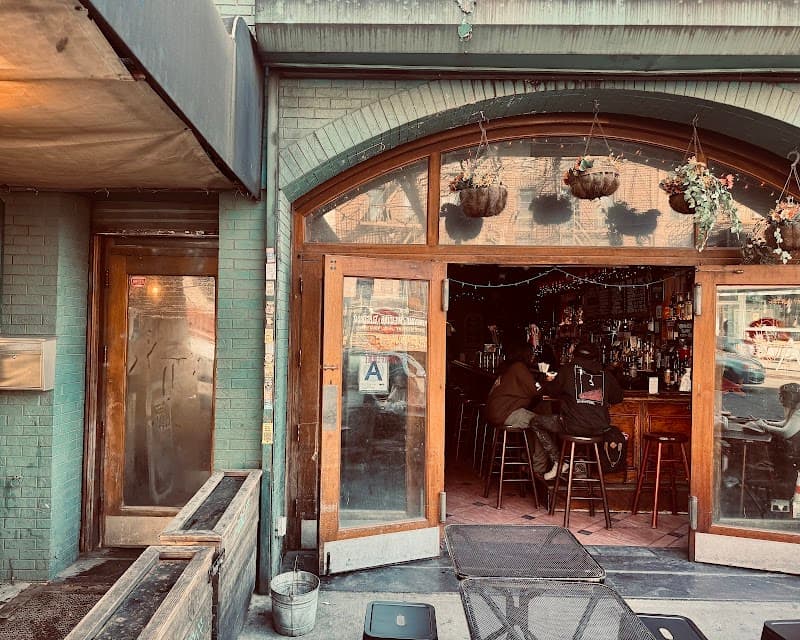 Alligator Lounge