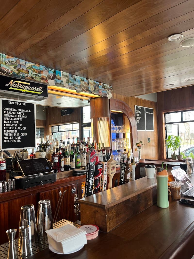 Di's Corner Bar